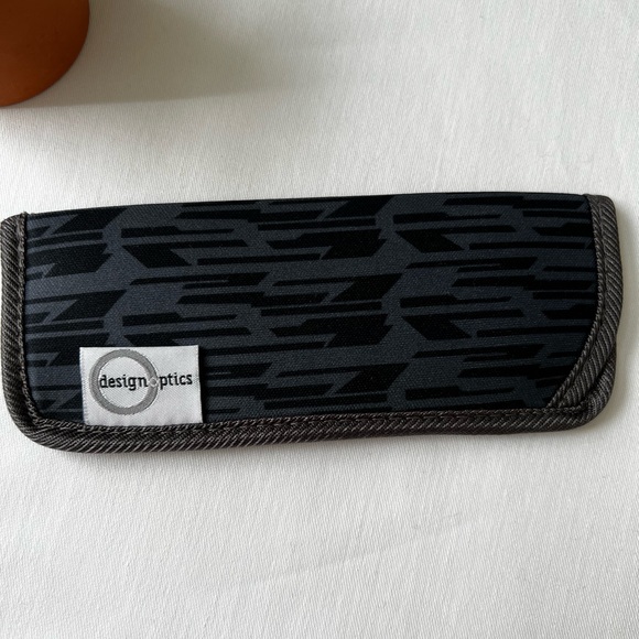 Black and grey soft eyeglasses case - Picture 2 of 3